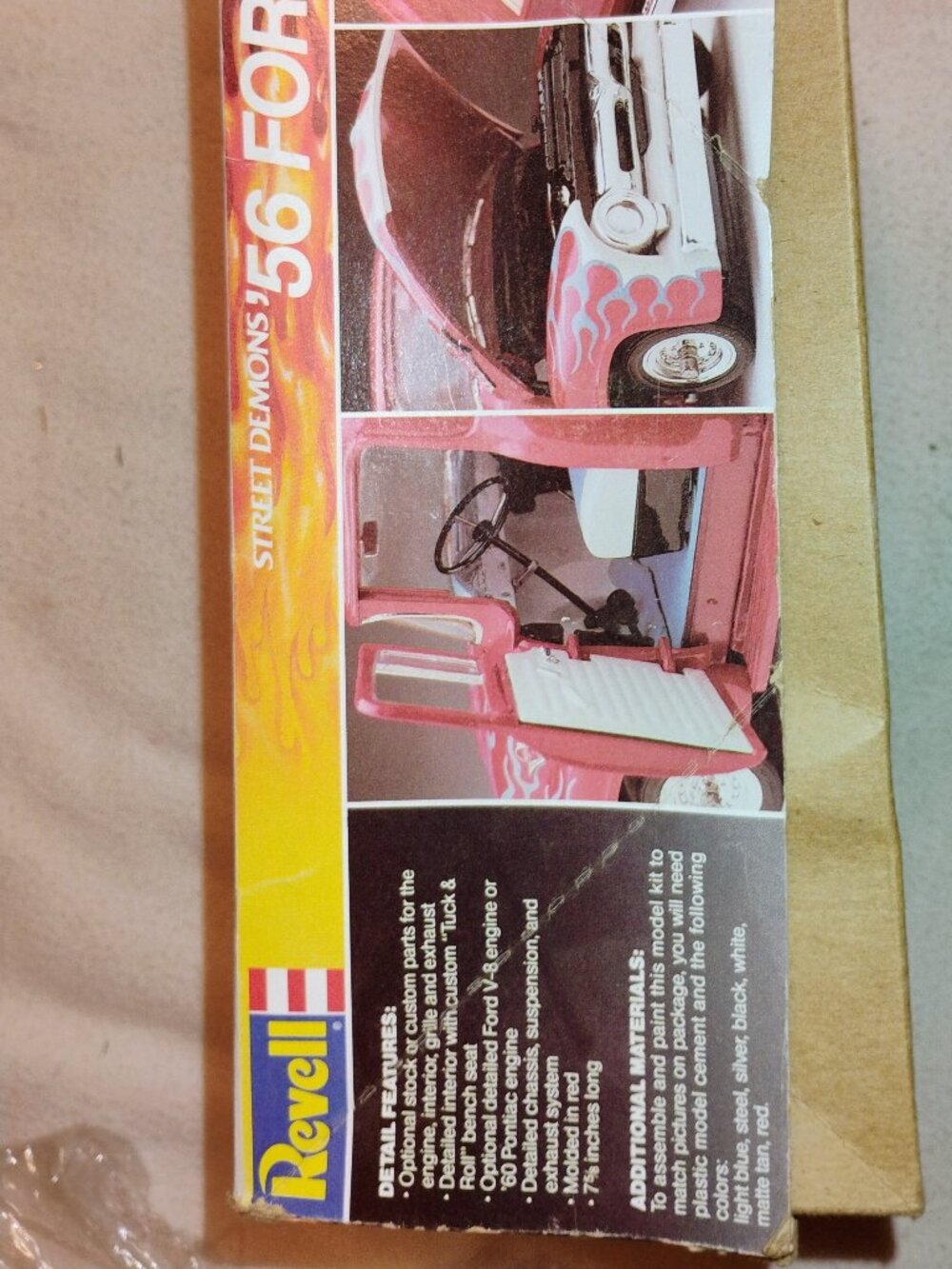 Revell 56 Ford F100 model lit - Picture 3 of 3